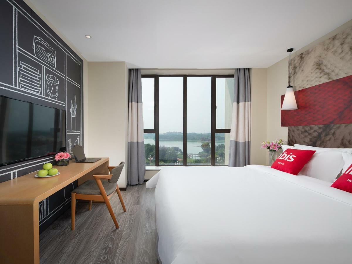 Ibis Hotel Emeishan Exterior photo