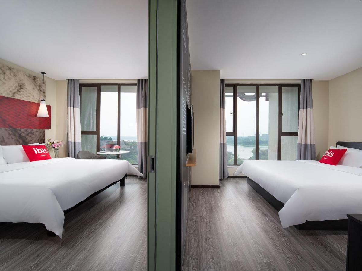 Ibis Hotel Emeishan Exterior photo